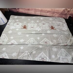 2 Pottery Barn Gingerbread Village Percale STANDARD pillowcases Christmas 20x32